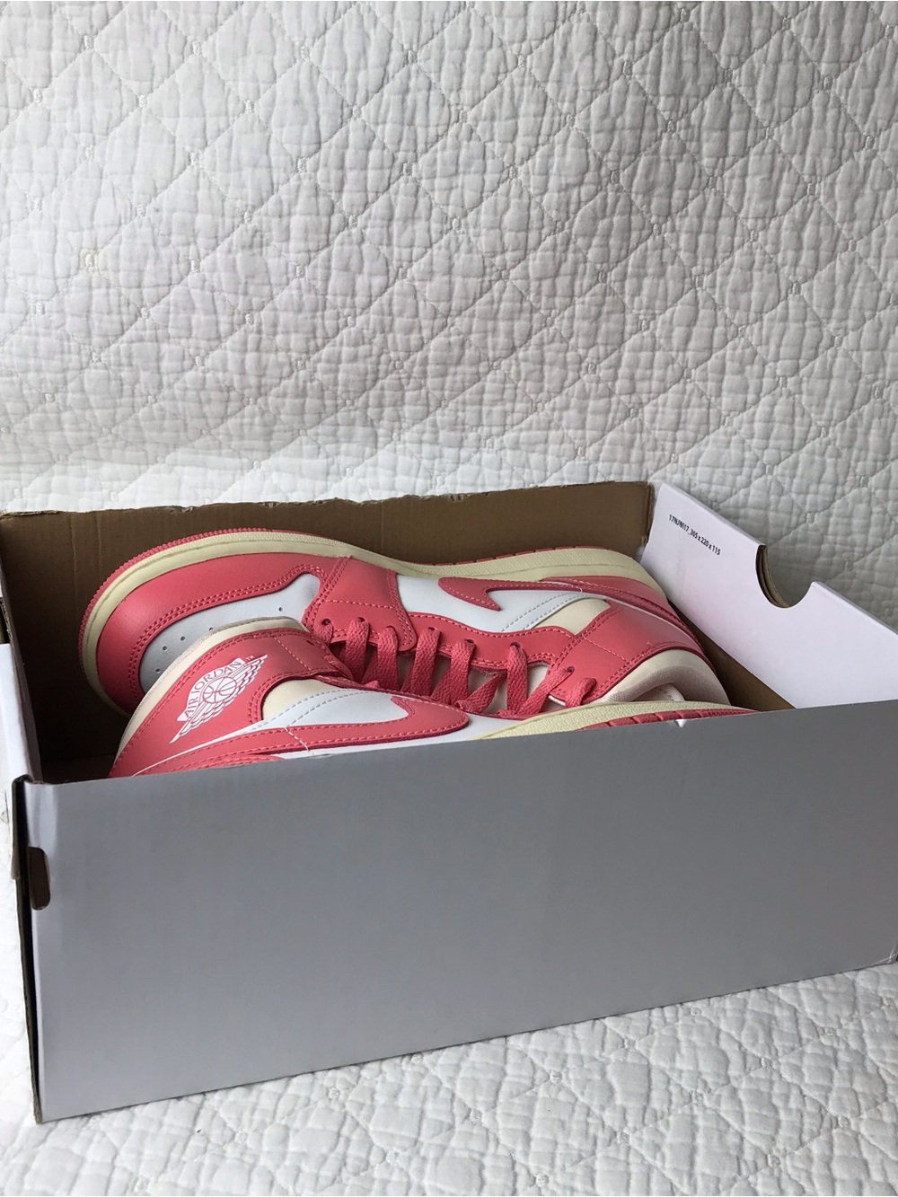 Nike Air Jordan 1 MID Shoes Women’s SZ 9.5 Sail Pink Salt Guava Ice BQ6472-109 - Picture 11 of 13